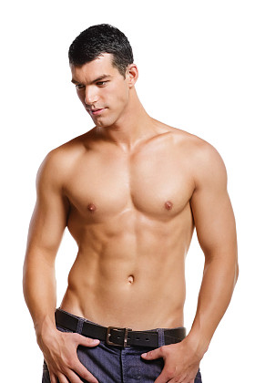 健康的肌肉年轻男子.图片
