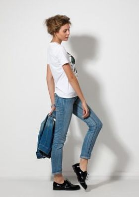 年轻性感的女人