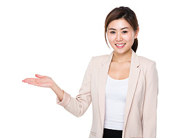 在商务套装的年轻亚洲女商人