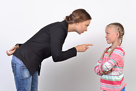 母亲和女儿有争吵