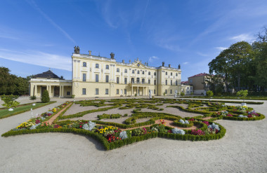 宫 branicki 在比亚韦斯托克，波兰的花园