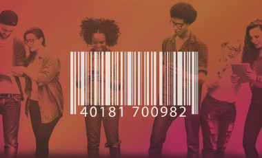 大學(xué)生使用無線設(shè)備圖片