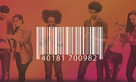 大学生使用无线设备图片