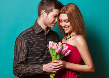 愛上了花郁金香擺在 s 對年輕夫婦的肖像