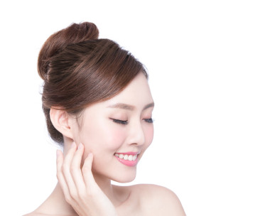 女人閉著眼睛放松圖片