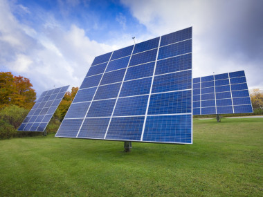 在自然中的太陽能電池板