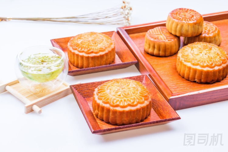 中國的傳統(tǒng)節(jié)日，中秋節(jié)月餅和茶