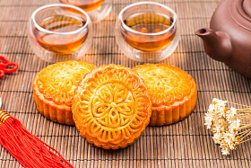 在木板上中秋月