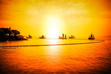 在太湖之滨无锡，中国，中国钓鱼船