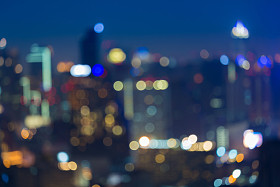 抽象模糊散景大城市的灯光在夜间