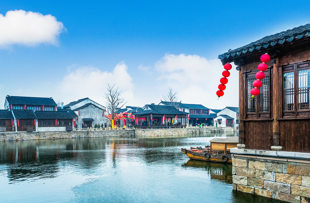 西塘古镇西塘是首批中国历史文化名镇，坐落在浙江省，中国