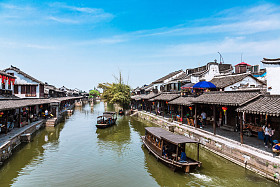 西塘古镇西塘是首批中国历史文化名镇，坐落在浙江省，中国