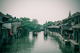 西塘古镇西塘是首批中国历史文化名镇，坐落在浙江省，中国