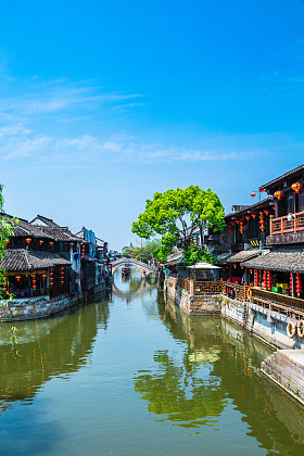 西塘古镇西塘是首批中国历史文化名镇，坐落在浙江省，中国