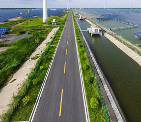与不同的能源资源的工业景观。可持续发展