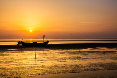 在太湖之滨无锡，中国，中国钓鱼船