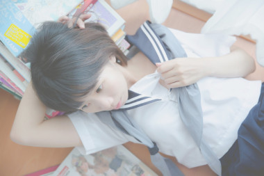 亞洲女學生穿校服