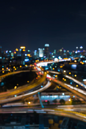 夜观模糊互换的散景光市路