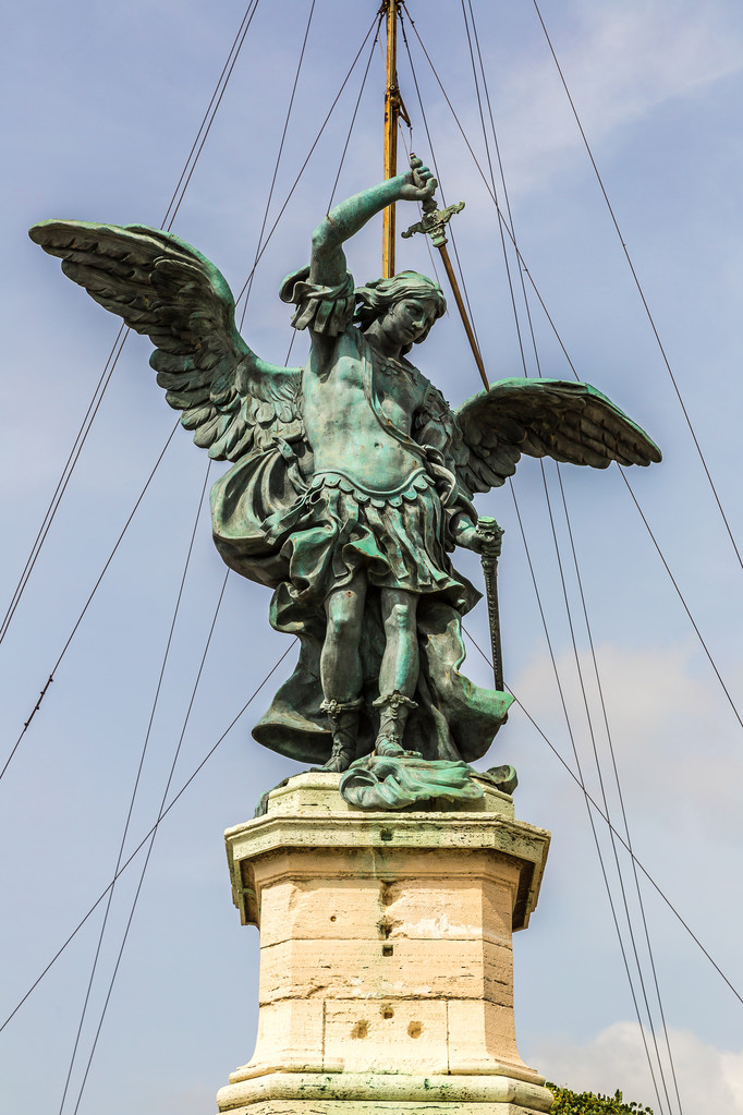 在罗马的圣 Michael 的雕像