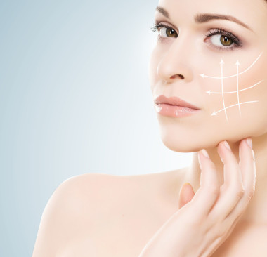 感性的女孩，她的臉上的箭頭