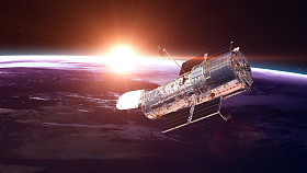 哈勃太空望远镜在地球上空的轨道上。由 Nasa 提供的这幅图像的元素