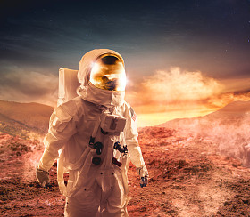 宇航员在星球上行走