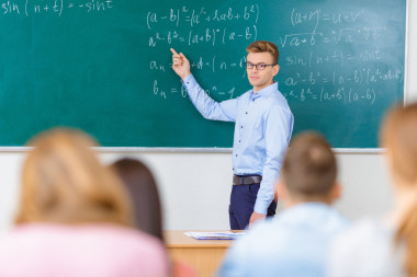 大學教授問一個問題.照片