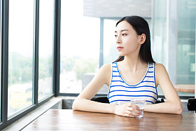 她最喜欢的咖啡店图片