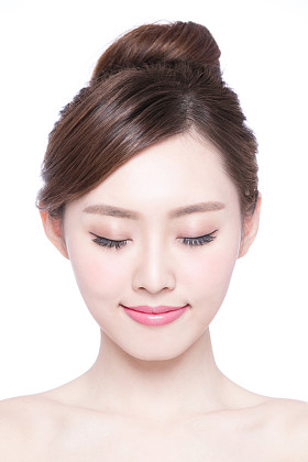 美丽的女人放松照片
