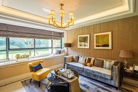 现代客厅的内部照片