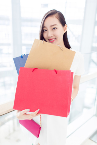 肖像年輕成人女孩彩色袋