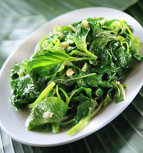 蒜茸炒空心菜图片