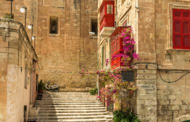 狹窄的街道，在馬耳他