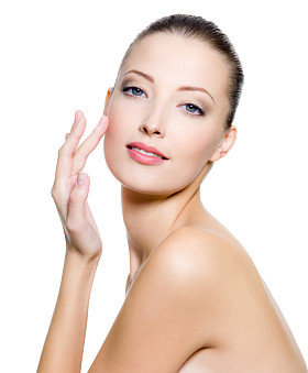 美丽的女人碰脸上脸颊图片