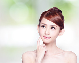 健康皮肤的年轻女子显示图片