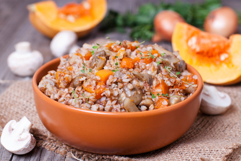 荞麦粥蔬菜图片