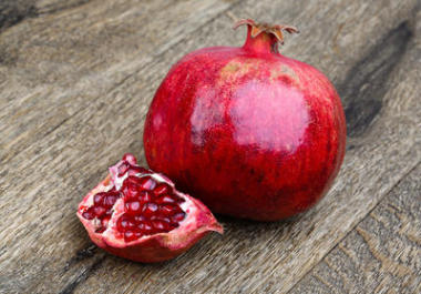 清新明亮的石榴圖片