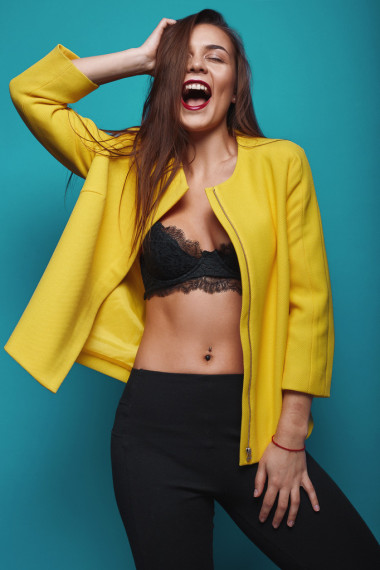 時尚魅力時尚贓物年輕女人的畫像