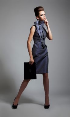 美容-时尚年轻苗条女性摆了工作室 美容-时尚年轻苗条女性摆了工作室