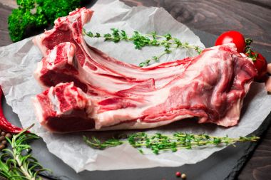 原料新鲜羊肉排骨