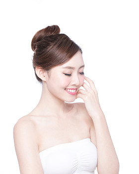 美丽的皮肤护理的女人的脸