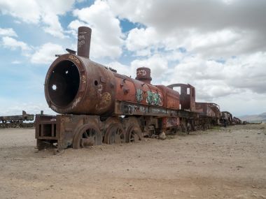 火車公墓在玻利維亞烏尤