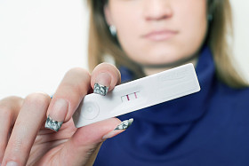 有的测试为怀孕的女孩图片