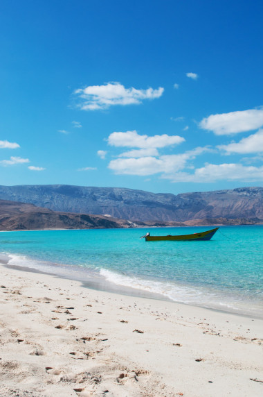 索科特拉也門中東:令人驚嘆的風(fēng)景與一艘船在拉斯沙布海灘沙布灣海灘之一沙布