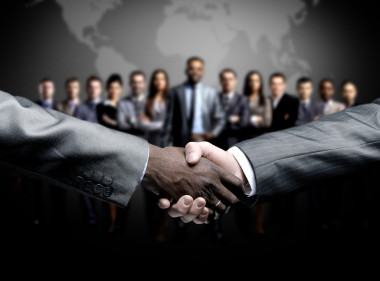 業(yè)務(wù)背景上孤立的握手圖片