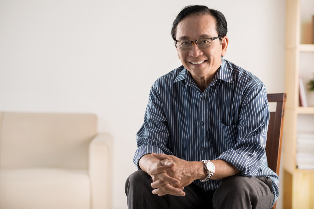 微笑的老人图片 微笑的老人图片