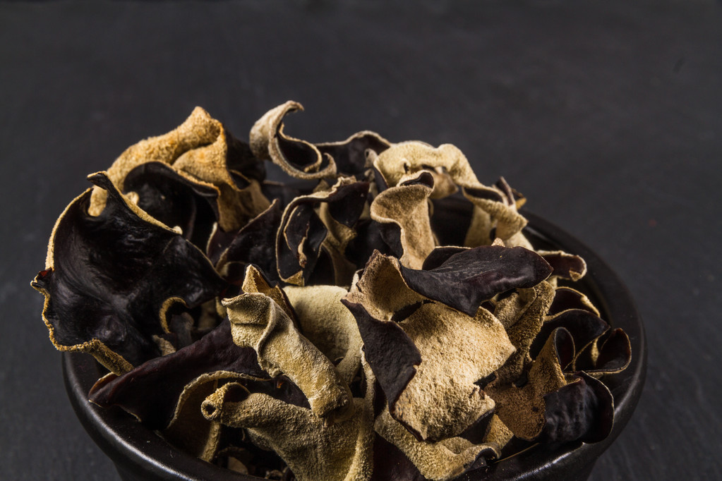 干中国黑蘑菇,木耳,也叫照片 干中国黑蘑菇,木耳,也叫照片