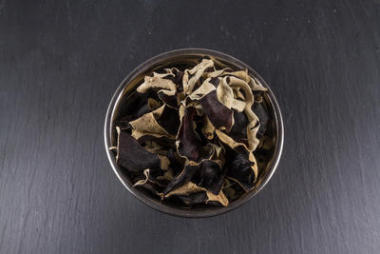 干中国黑蘑菇，木耳，也叫