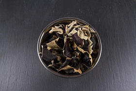 干中国黑蘑菇，木耳，也叫