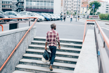年輕英俊的非裔黑人男子